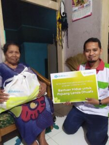 Kitabisa bekerjasama dengan Cita Sehat Foundation menyalurkan bantuan paket sembako kepada 30 orang lansia yang membutuhkan di Kampung Babakan Cicaheum RW 21 Desa Cimenyan Kecamatan Cimenyan Kabupaten Bandung Jawa Barat.