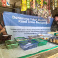 Penyaluran bantuan modal usaha dari penggalangan dana Program Modal Usaha Arief & Tipang di Kitabisa bagi pemilik warung yang terdampak Pandemi Covid-19 di Kota Bandung