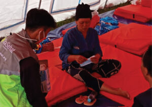 Cita Sehat membagikan bantuan masker kepada warga terdampak bencana erupsi Semeru di Kabupaten Lumajang