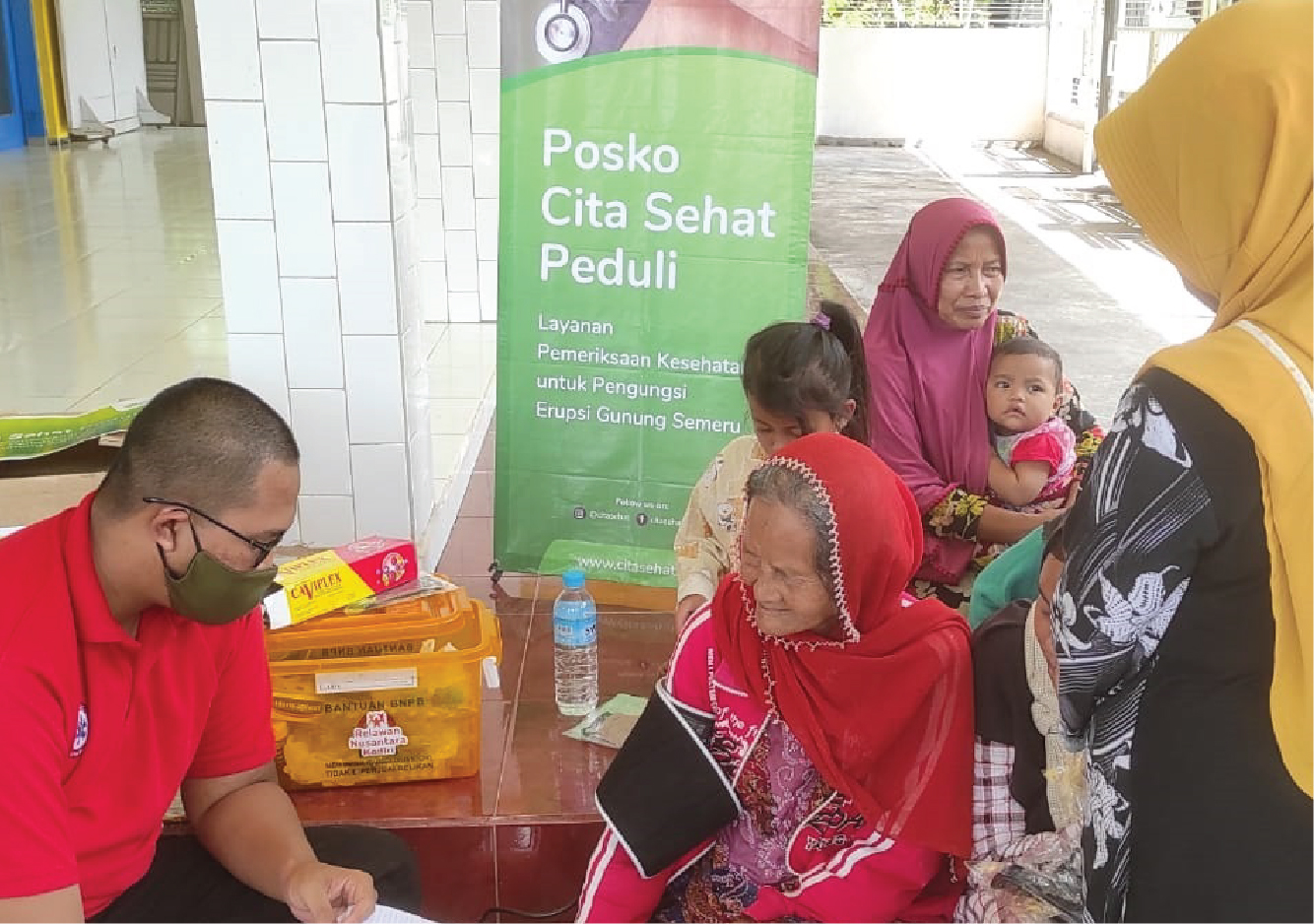 Pemeriksaan kesehtan untuk para pengungsi terdampak erupsi Semeru