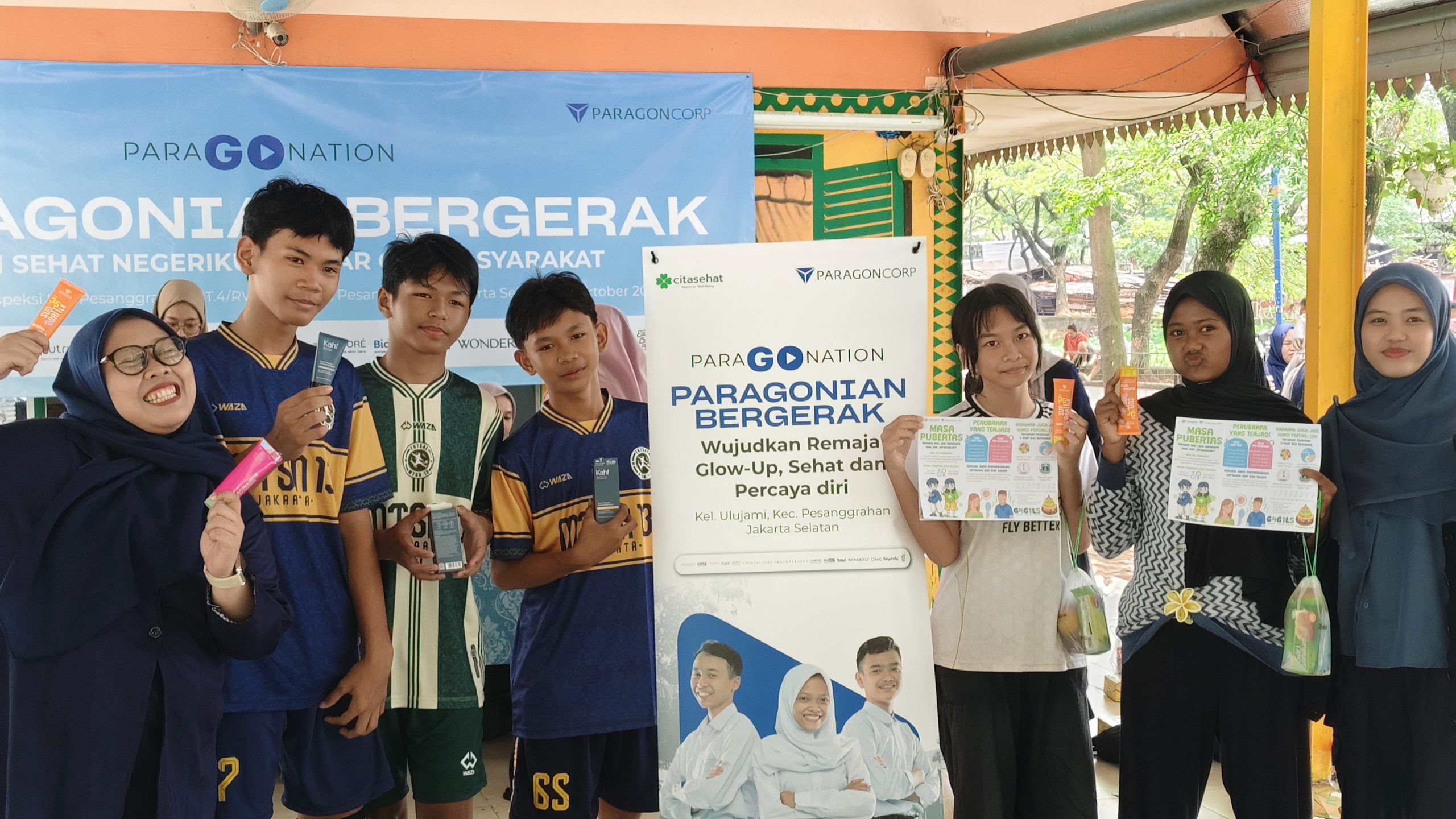 Remaja menggunakan Produk Paragon Remaja menggunakan Produk Paragon