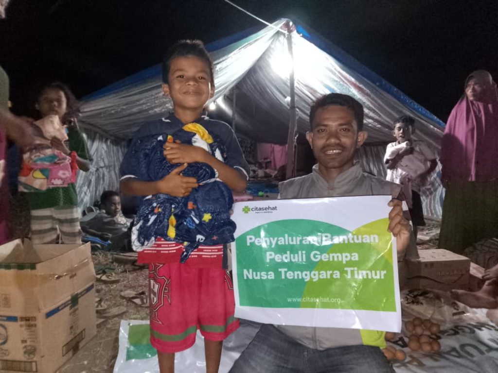 Penyaluran Bantuan Bencana Gempa di Manggarai Timur
